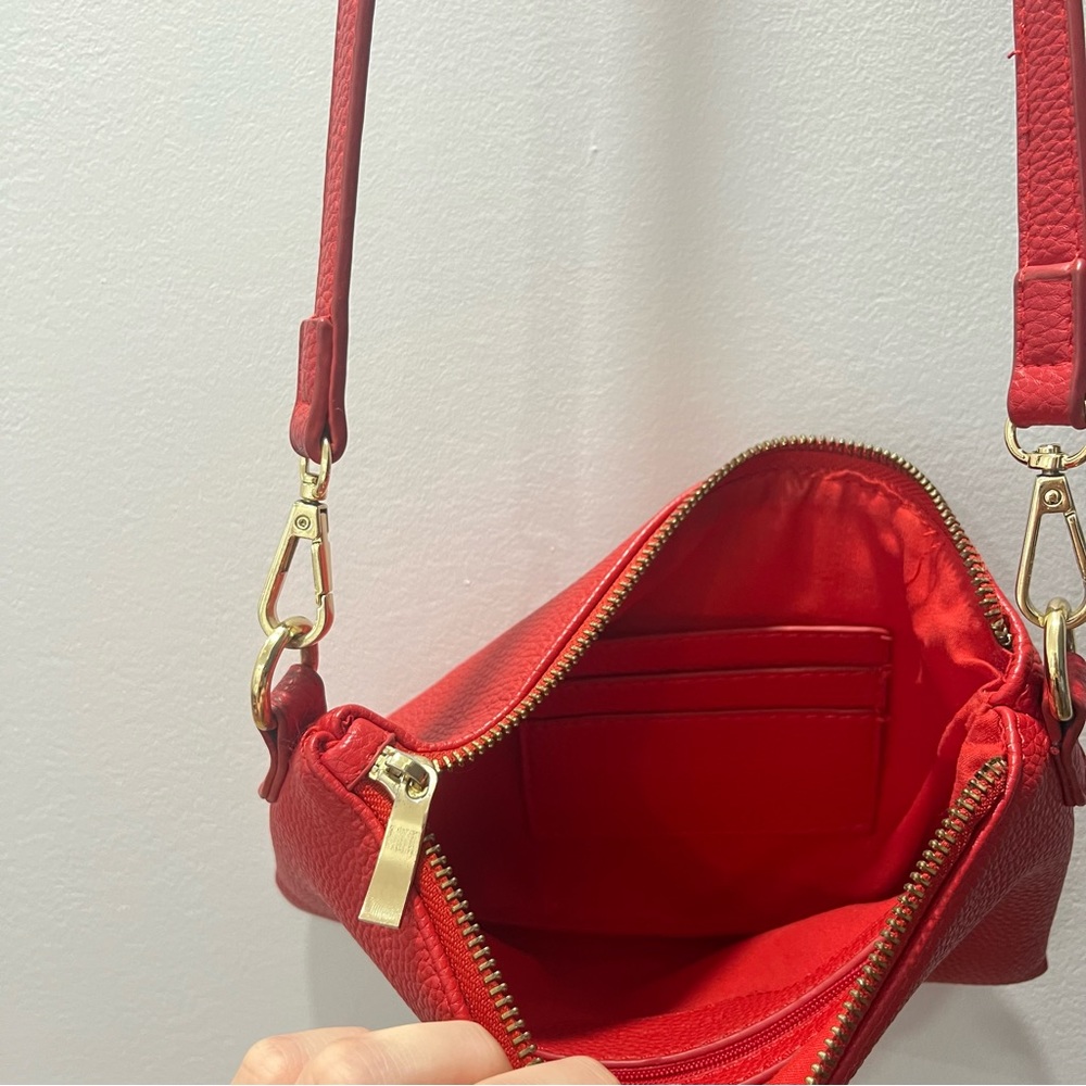 Red Crossbody Purse💋 - Picture 3 of 3